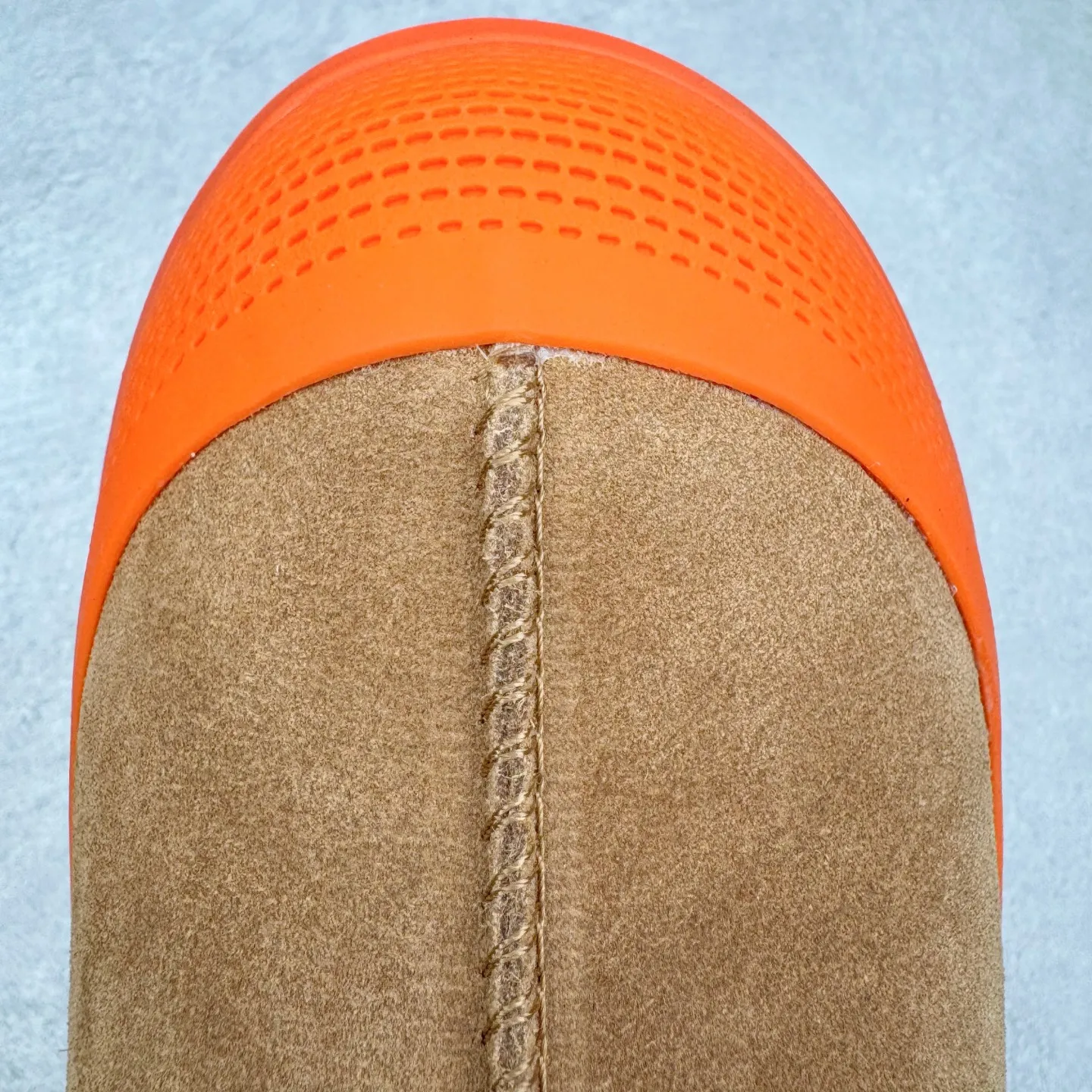 Pick up locally 💰640 UGG 4096 Tasman shallow mouth autumn and winter sheep fur integrated snow boots. All shoes are made from the same factory as ZP. Longfeng A-grade Australian imported sheep fur integrated men's and women's boots. Brand OEM production line. Fully follow the ZP process. OEM original pattern maker. Adhering to the principle of no original shoes and no development selection. Pay attention to every detail. The most authentic version on the market. TREADLITE "Light Wing" technology outsole. Lightweight/durable/flexible/pile size: 35 36 37 38 39 40 41 42 43 44 45 Coding: by3936030